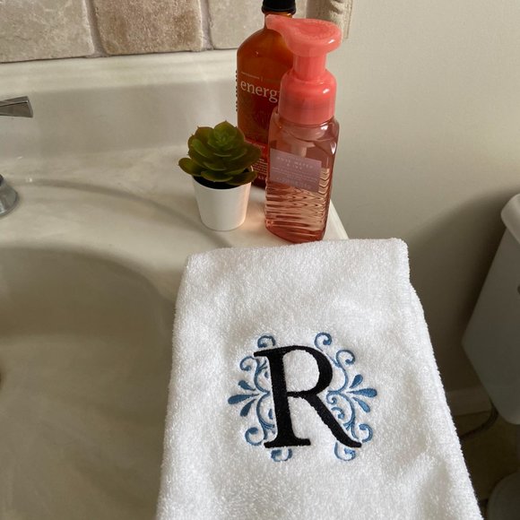 Monogram embroidered hand towel - Custom initial hand towel - PICK YOUR LETTER - Picture 4 of 9